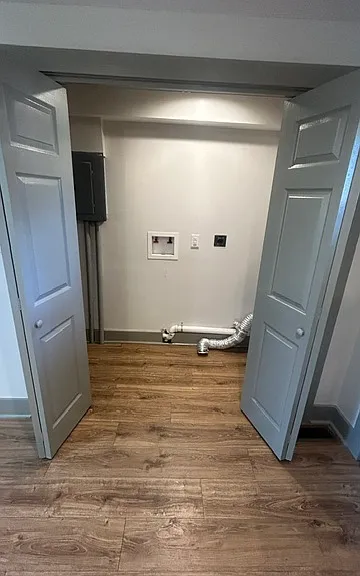 Washer/dryer hookups