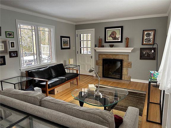 3rd image of 114 Woodhaven Dr