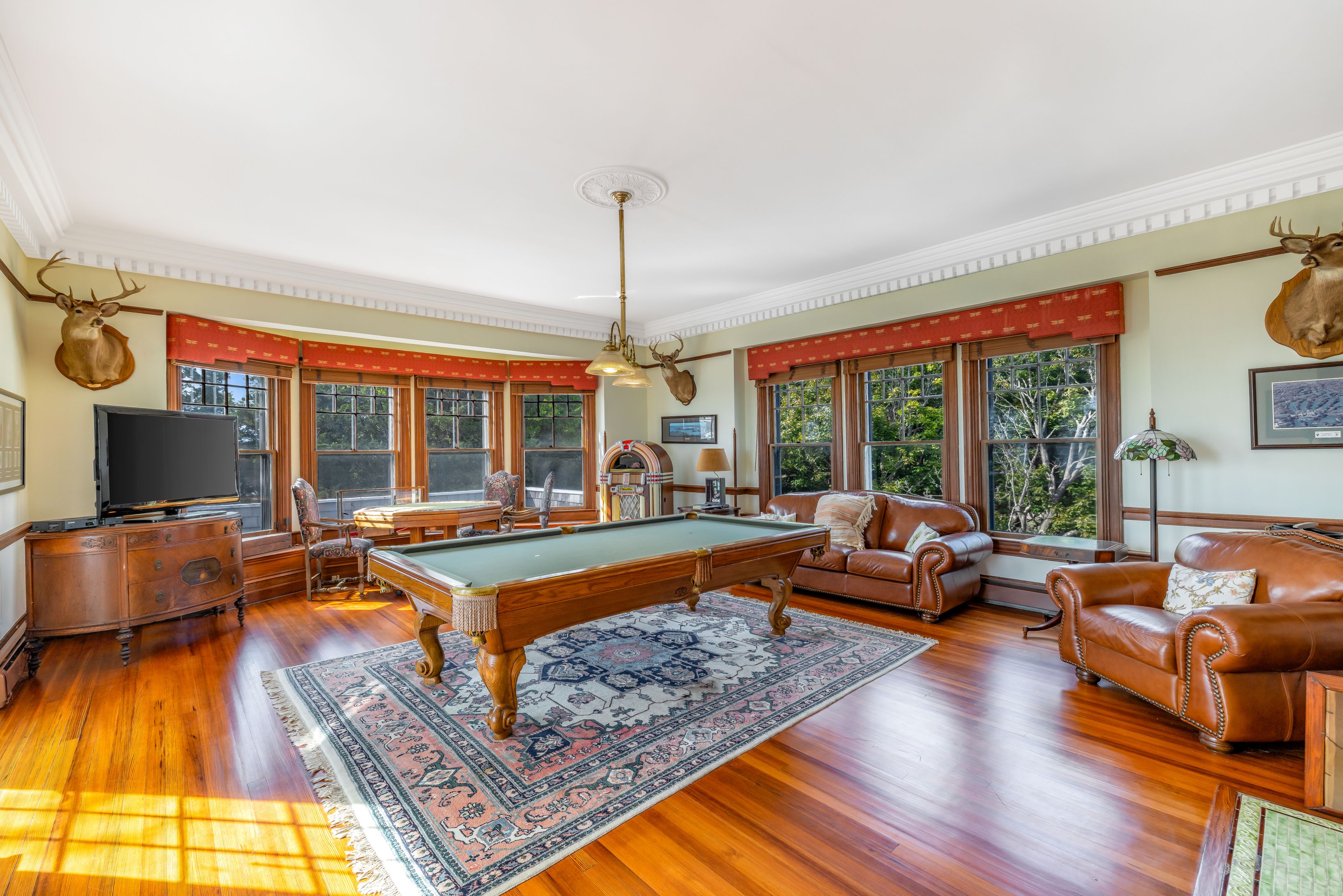 9 Convent Ln, Center Moriches, NY 11934 Out East