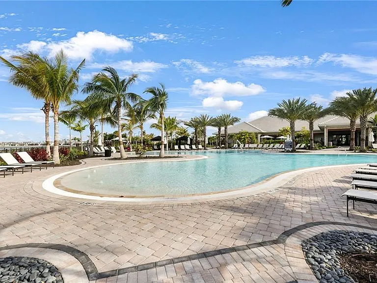 17471 Caravita Ln — Photo 35