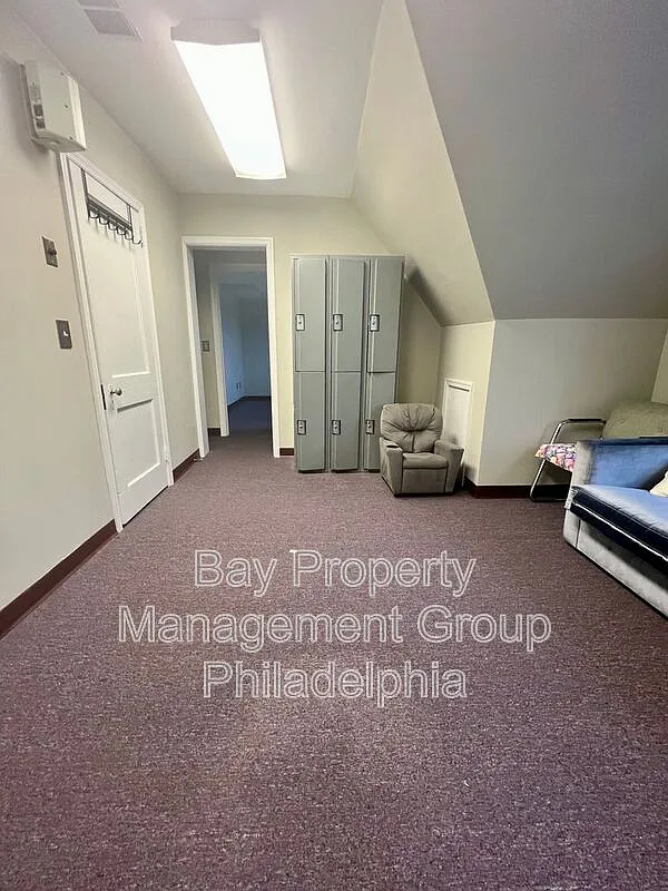 Studio, $2,100 — Photo 3