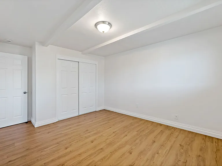 324 S 4th St #326 — Photo 17