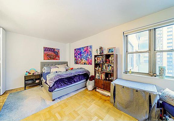 5th image of 300 E 40th St APT 18A