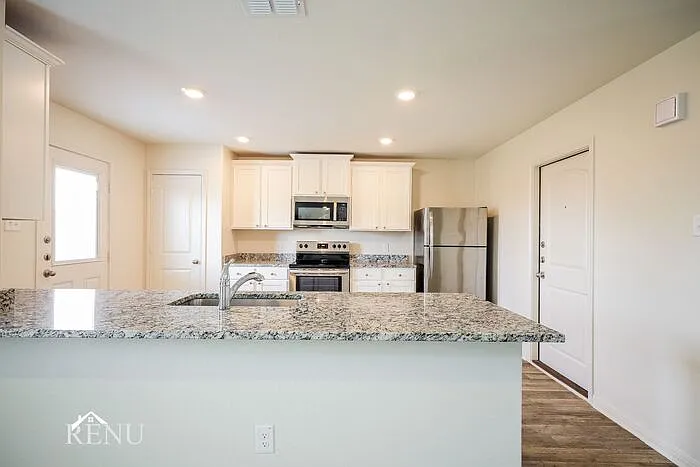 3 bed, 2.5 bath, 1428 sqft, $1,575 — Photo 3