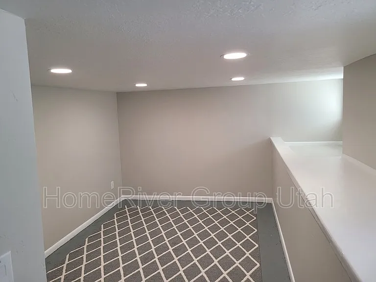 632 E Wilson Ave — Photo 12