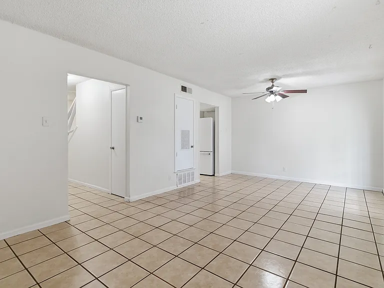 4813 Fred May St — Photo 5