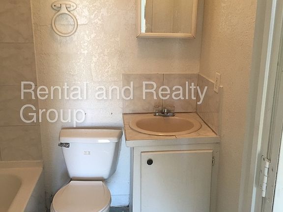 2nd image of 1002 Daniels St APT 4