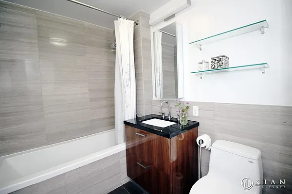 Rented by Kian Realty | media 22