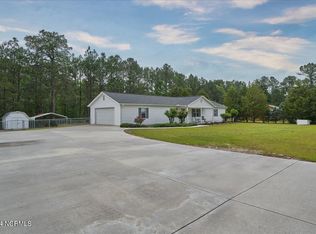 121 Edinburgh Dr, Carthage, NC 28327