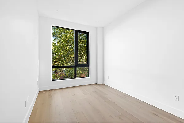 Bedroom, photo 1