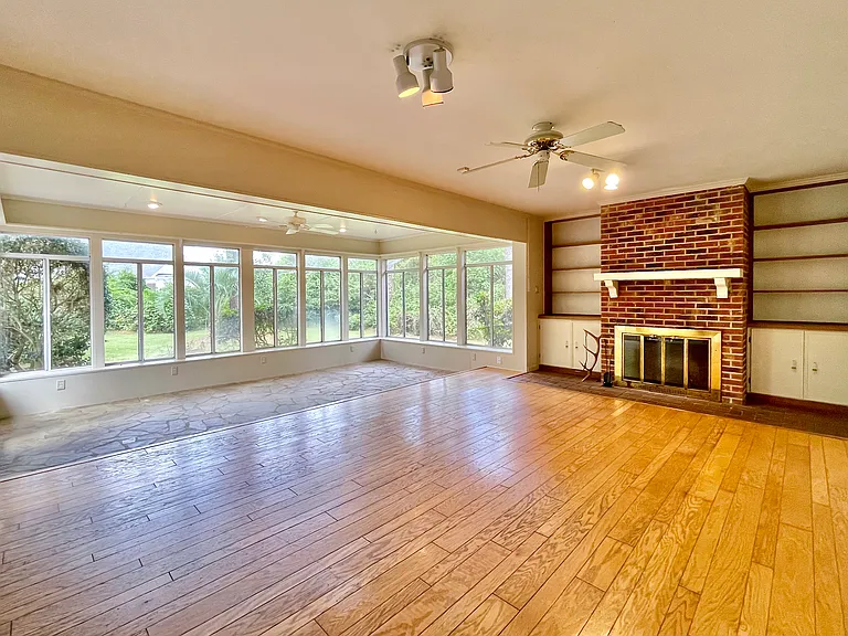 219 Green Lake Dr — Photo 5