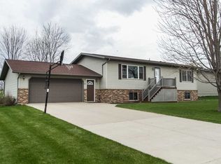 545 8th St NW, Dyersville, IA 52040