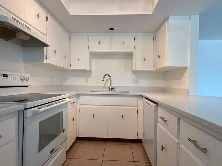 504 Barcelona Avenue — Photo 23