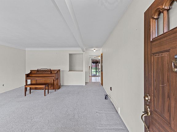 4th image of 13216 Cromie Dr