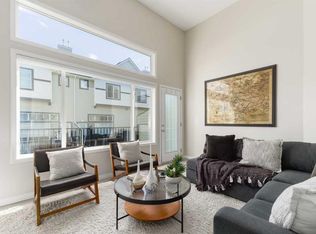 126 W Everhollow Hts SW, Calgary, AB T2Y 5B4