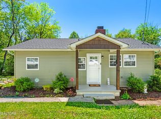 104 Tucker Rd, Oak Ridge, TN 37830