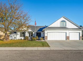 586 S Red Oak Ave, Kuna, ID 83634