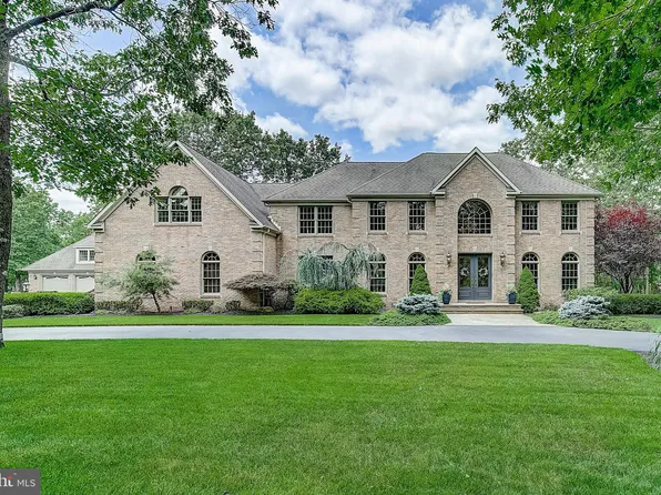 9 Harmony Ct, Southampton, NJ 08088