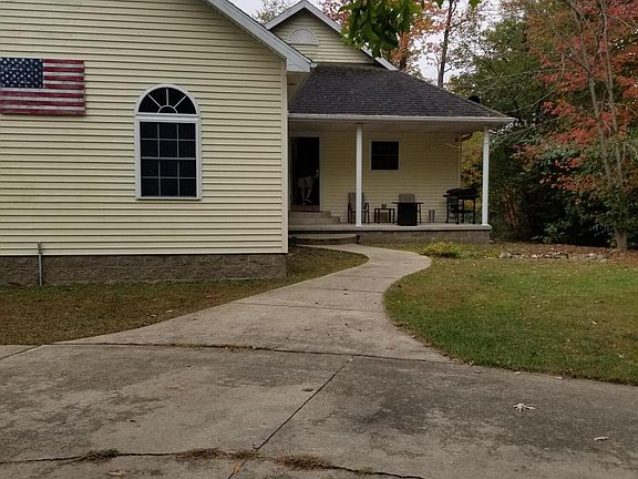 2nd image of 2273 Woodland Trl