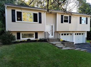 22 Amherst Ln, Wappingers Falls, NY 12590