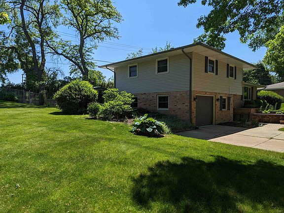 3rd image of 912 Starview Dr