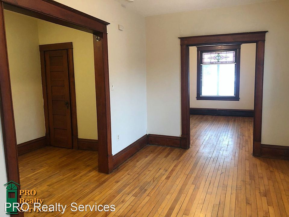 1st image of 262 Irving Ave N #1