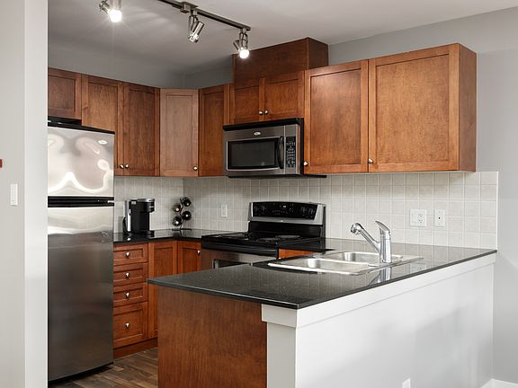 2nd image of 315 Knox St #514
