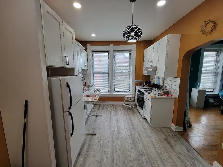 1157 W 19th St #2R — Photo 6