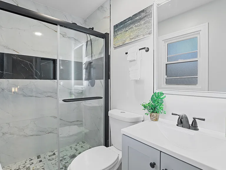 8S045 Hudson St — Photo 21