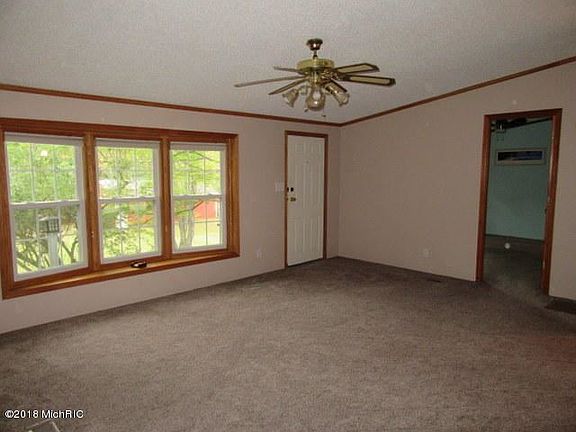 5th image of 1562 N Bingham Ave