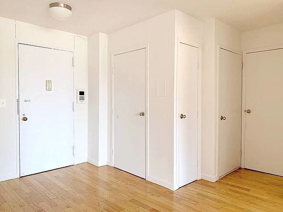 5th image of 300 Mercer St APT 17K
