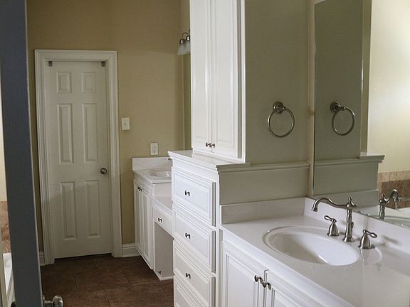 Master Bath (His/Her Vanity)