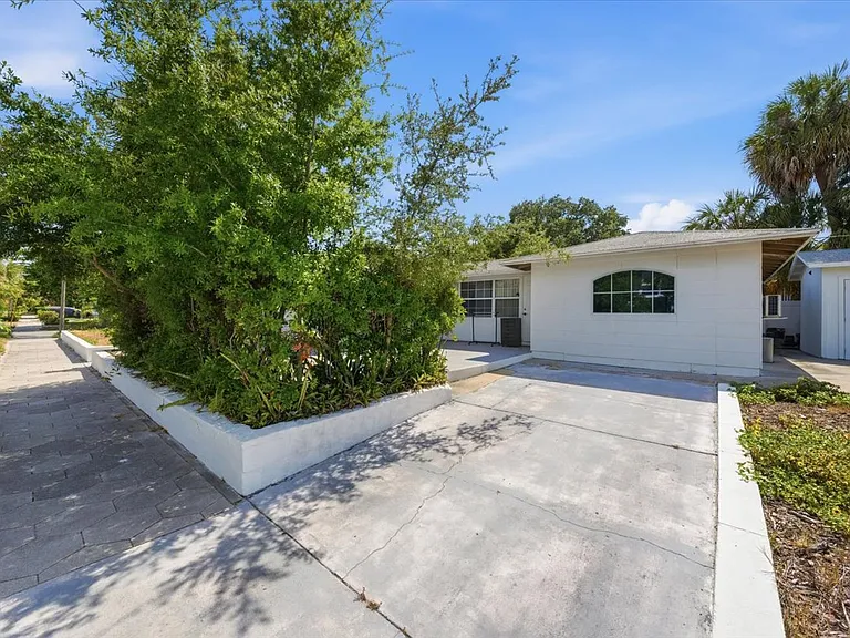 1647 Bay St SE — Photo 42