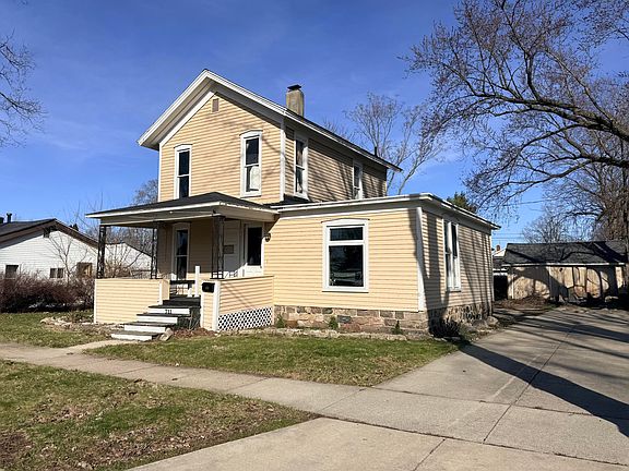 2nd image of 711 Maple St