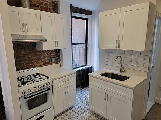 Rented by Downtown Mgt & Realty LLC | media 10