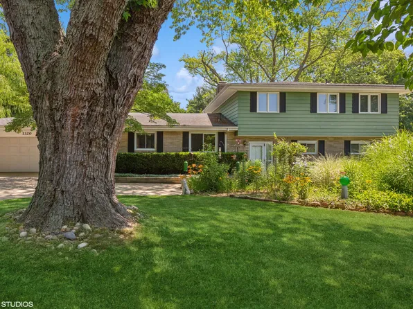 1320 S Manor Dr, Saint Joseph, MI 49085