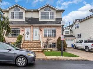 182 Darnell Ln, Staten Island, NY