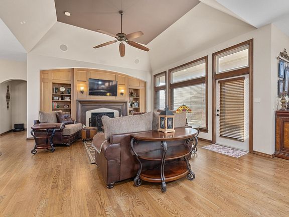 3rd image of 2505 N Loch Lomond Ct