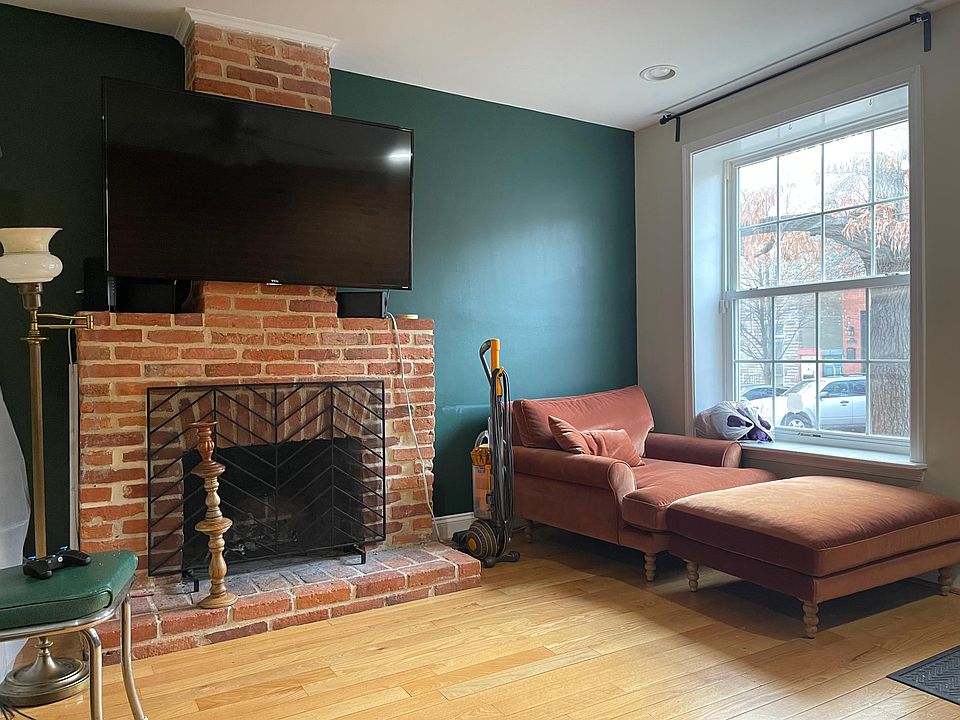 Living Room - fireplace mantel