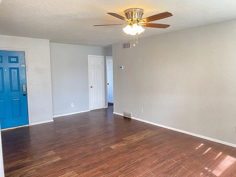 4800 Lisa Ln — Photo 3