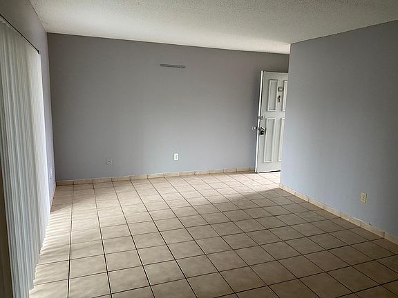 4th image of 7210 N Manhattan Ave APT 711