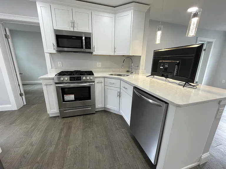 54 Brooks St #2F — Photo 7