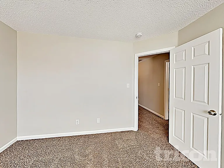 3916 Roundwood Dr — Photo 14