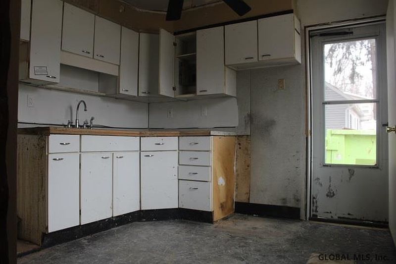 4th image of 1131 DEFOREST Street