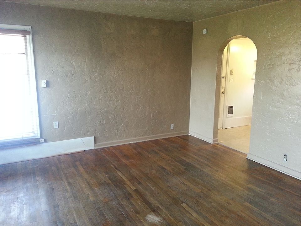 2nd image of 604 N 10th Ave