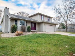 11 Cornwall Ave, Mackinaw, IL 61755