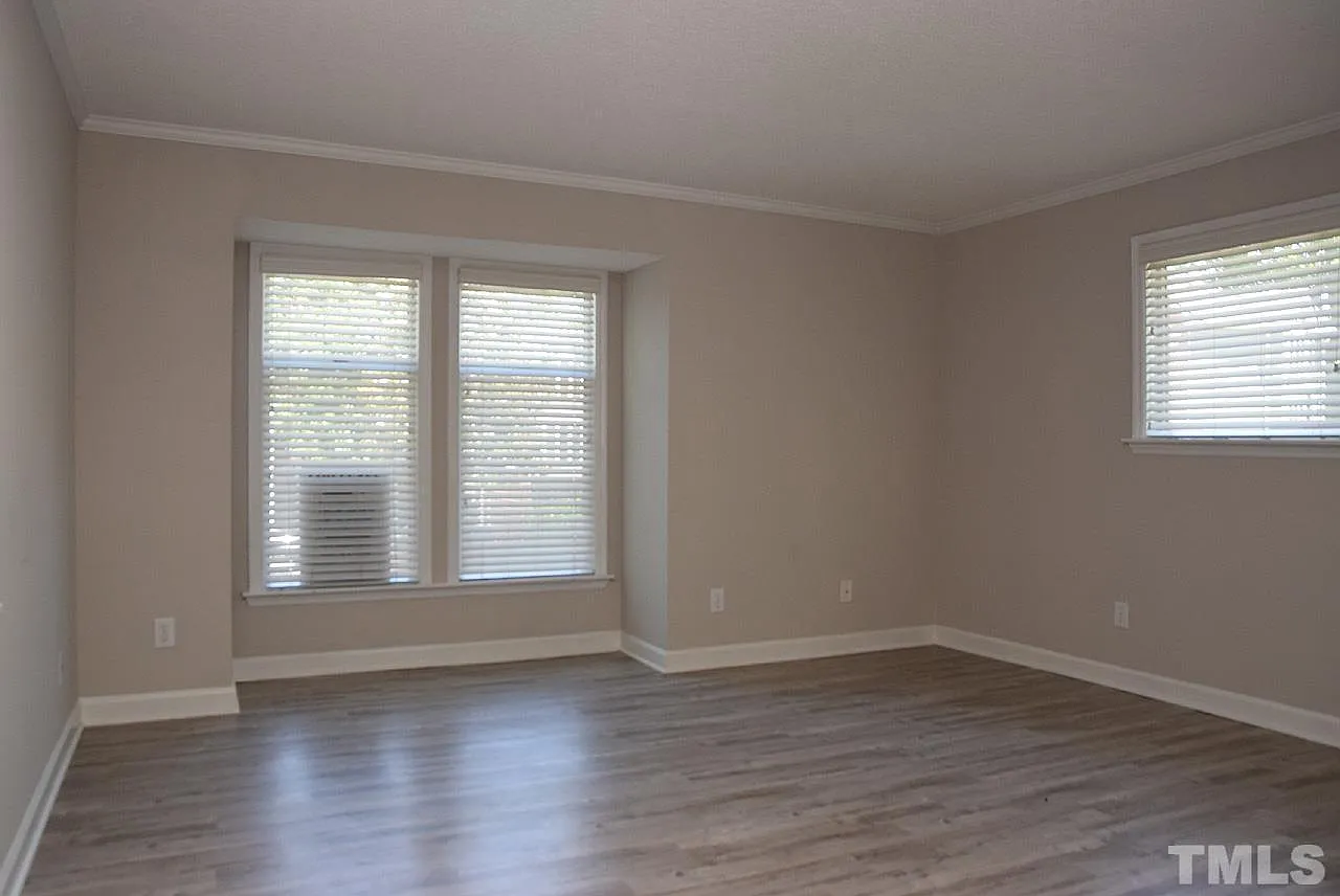 1 bed, 1.0 bath, 729 sqft, $1,595 — Photo 2