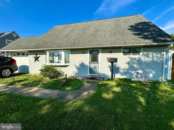 56 Kindle Ln, Levittown, PA 19055