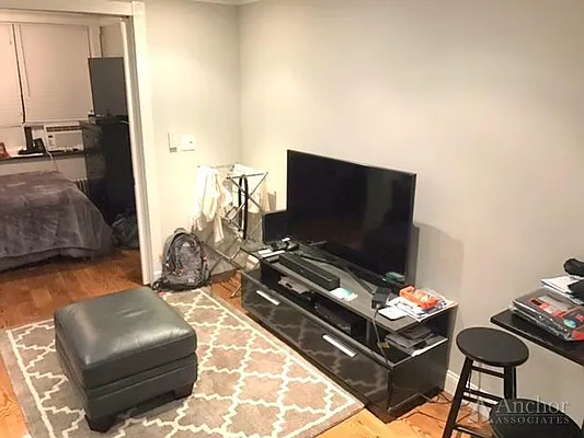 Rented by Anchor Associates | media 15