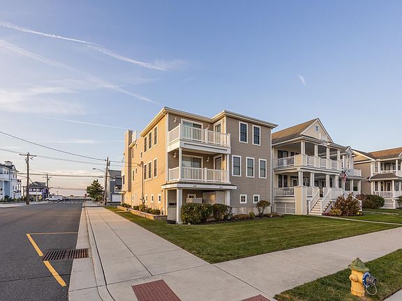 5th image of 256 Simpson Ave #256